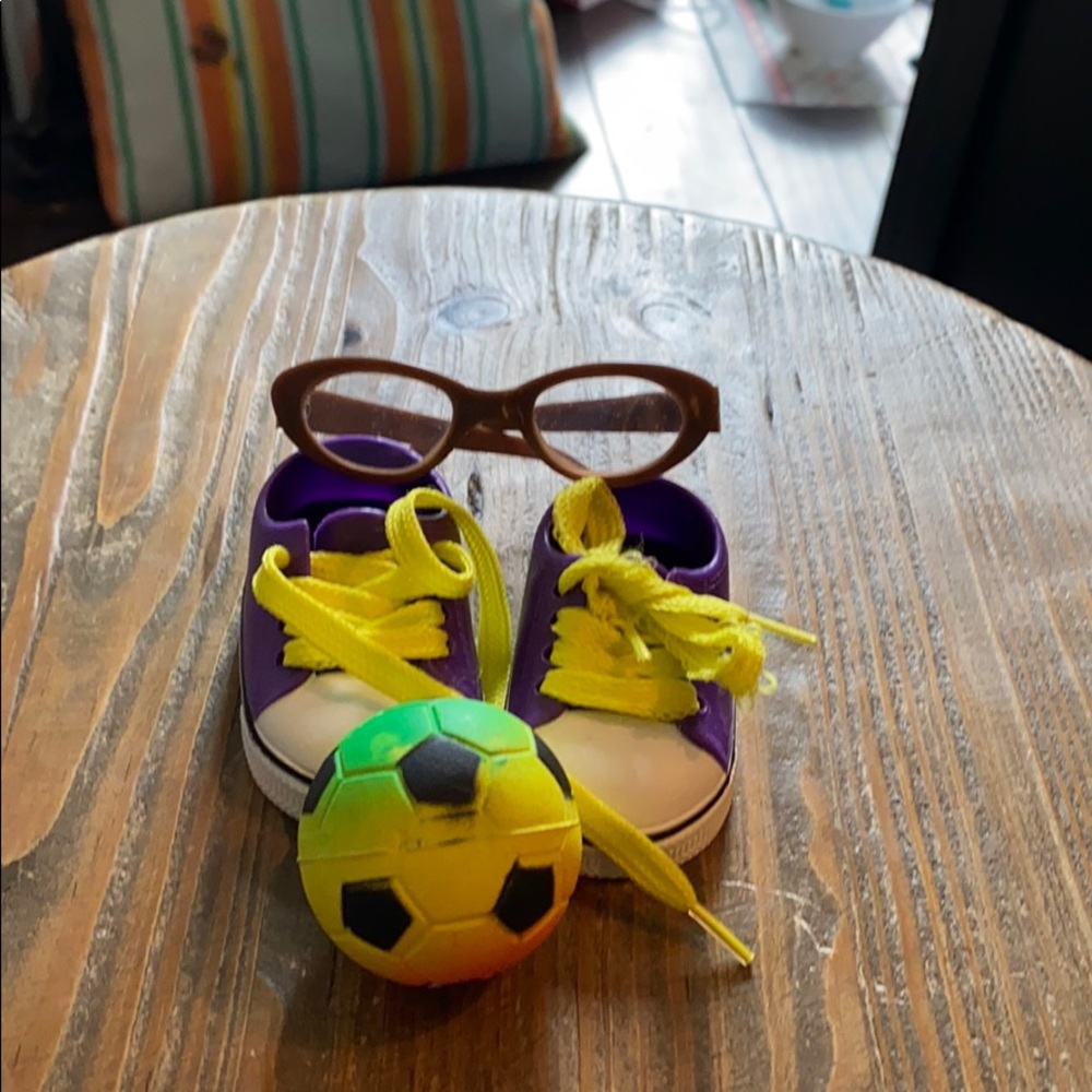 Glasses and running shoes for your American Doll